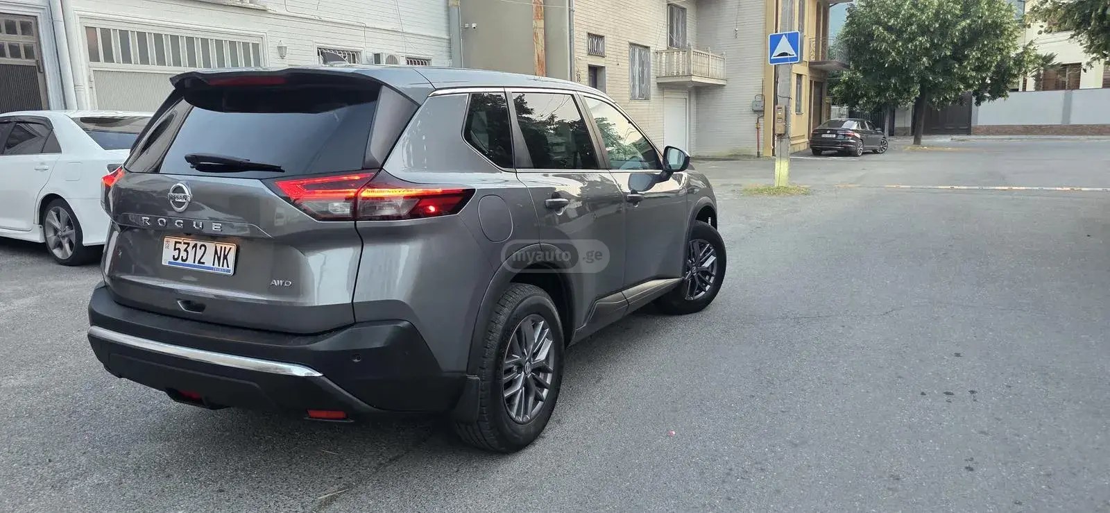 نمای دیگر نیسان S 4dr چهار چرخ محرک CVT 2021