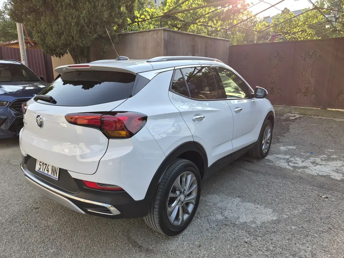نمای دیگر بیوک GX AWD 2022