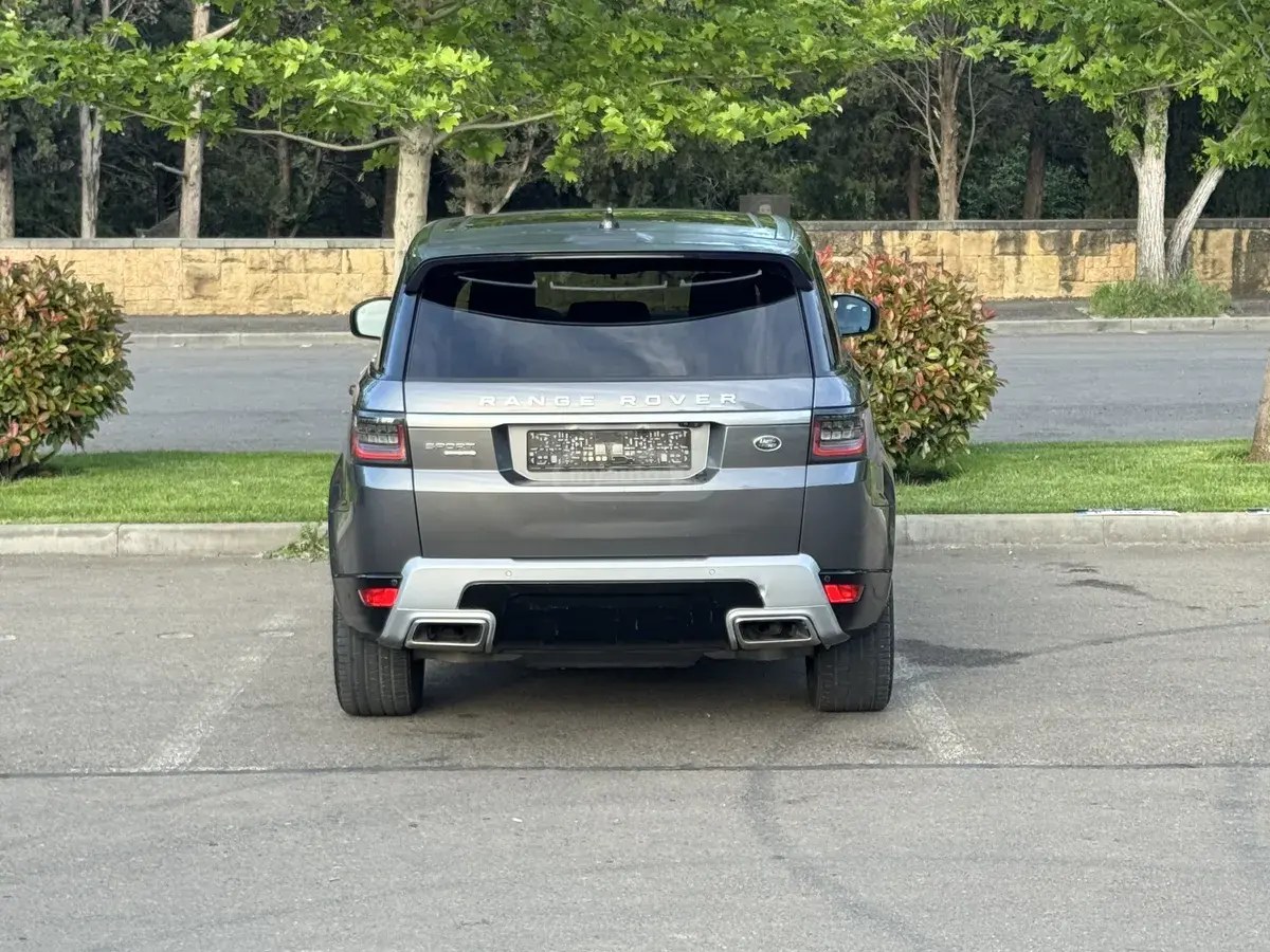 نمای دیگر لندروور HSE Td6 4 در 4x4 اتوماتیک 2018