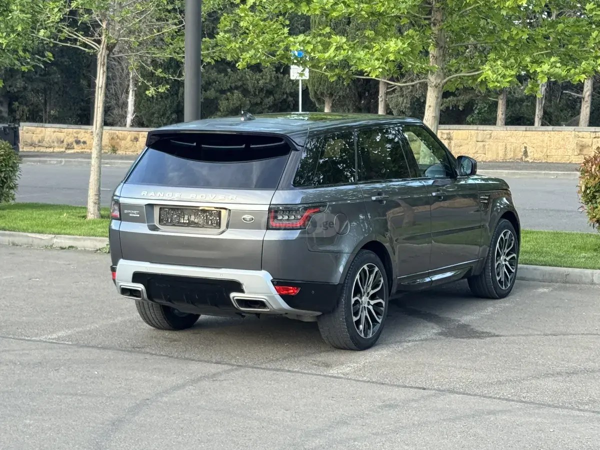 نمای دیگر لندروور HSE Td6 4 در 4x4 اتوماتیک 2018