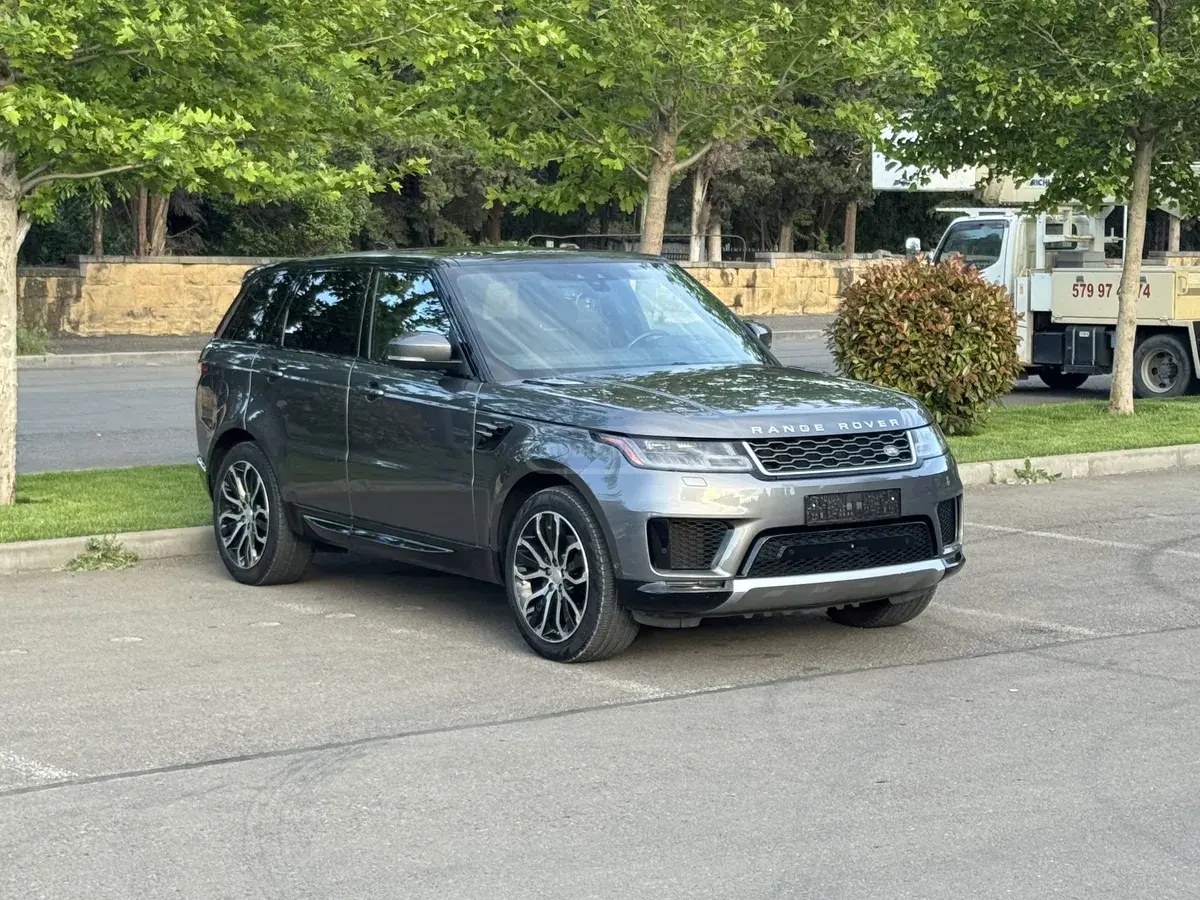 نمای دیگر لندروور HSE Td6 4 در 4x4 اتوماتیک 2018