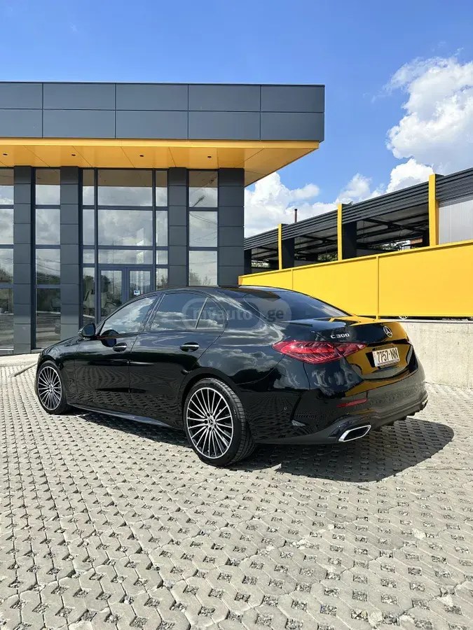 نمای دیگر مرسدس بنز AMG 2024