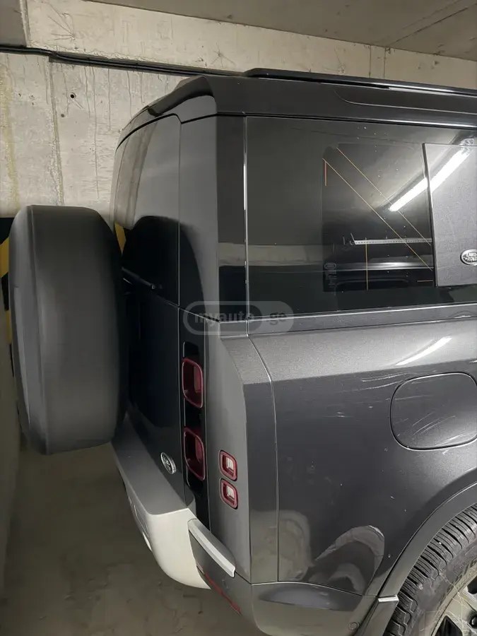 نمای دیگر لندروور 2023