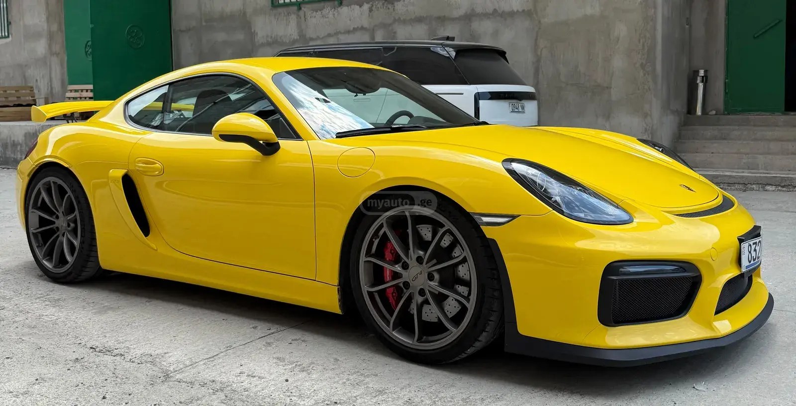 نمای دیگر پورشه GT4 ژاپن 2016