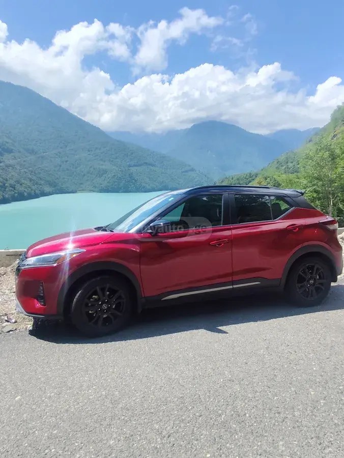نیسان SR 4dr دیفرانسیل جلو CVT 2022