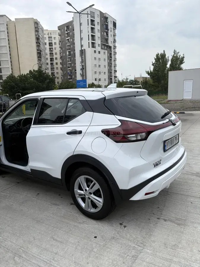 نمای دیگر نیسان 2022