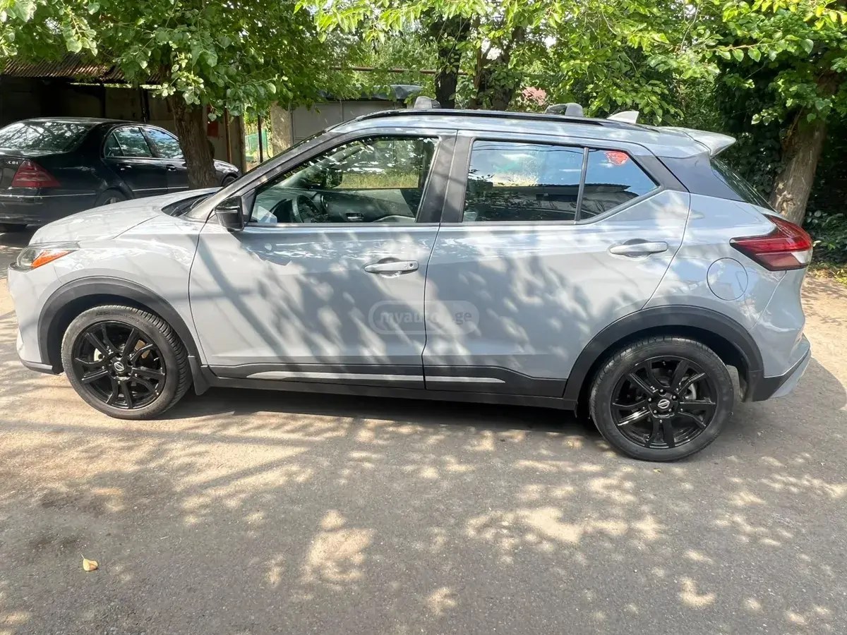 نمای دیگر نیسان SR 2021