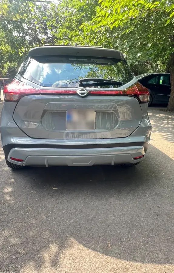 نمای دیگر نیسان SR 2021