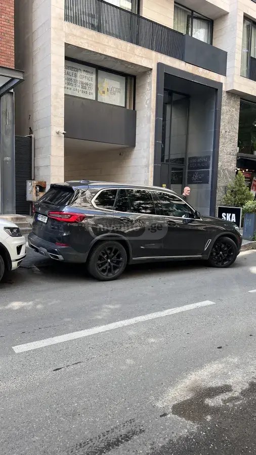 بی ام و xDrive40i 4 در چهار چرخ محرک 2020