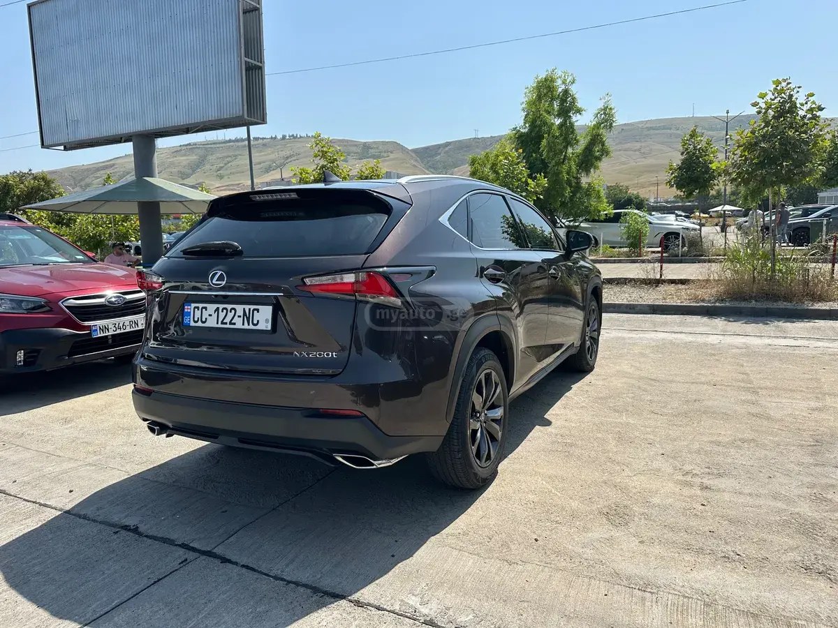 نمای دیگر لکسوس F Sport 4dr چهار چرخ محرک Au 2016