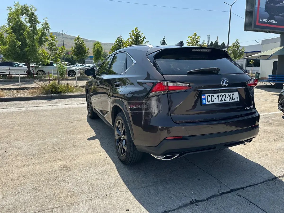 نمای دیگر لکسوس F Sport 4dr چهار چرخ محرک Au 2016