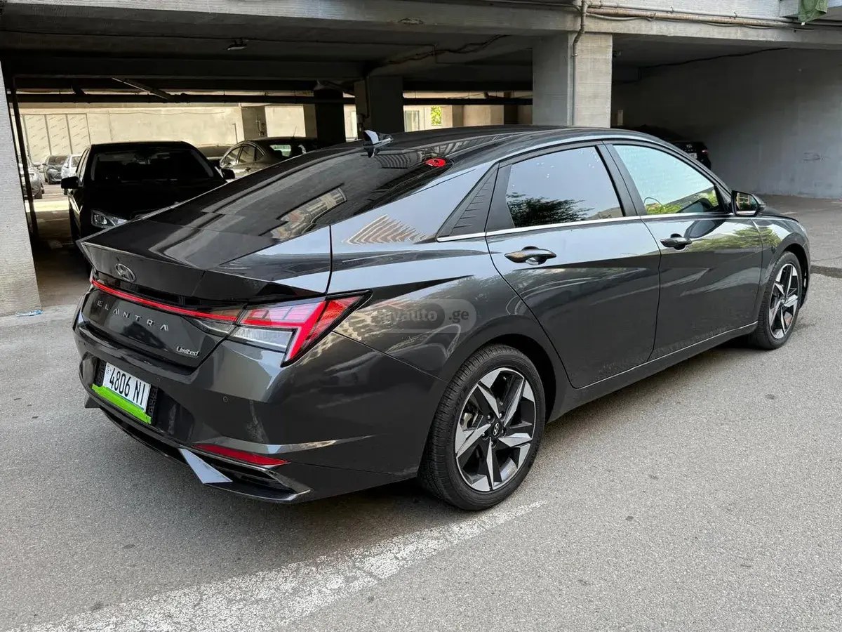 نمای دیگر هیوندای لیمیتد 4 در سدان CVT 2021