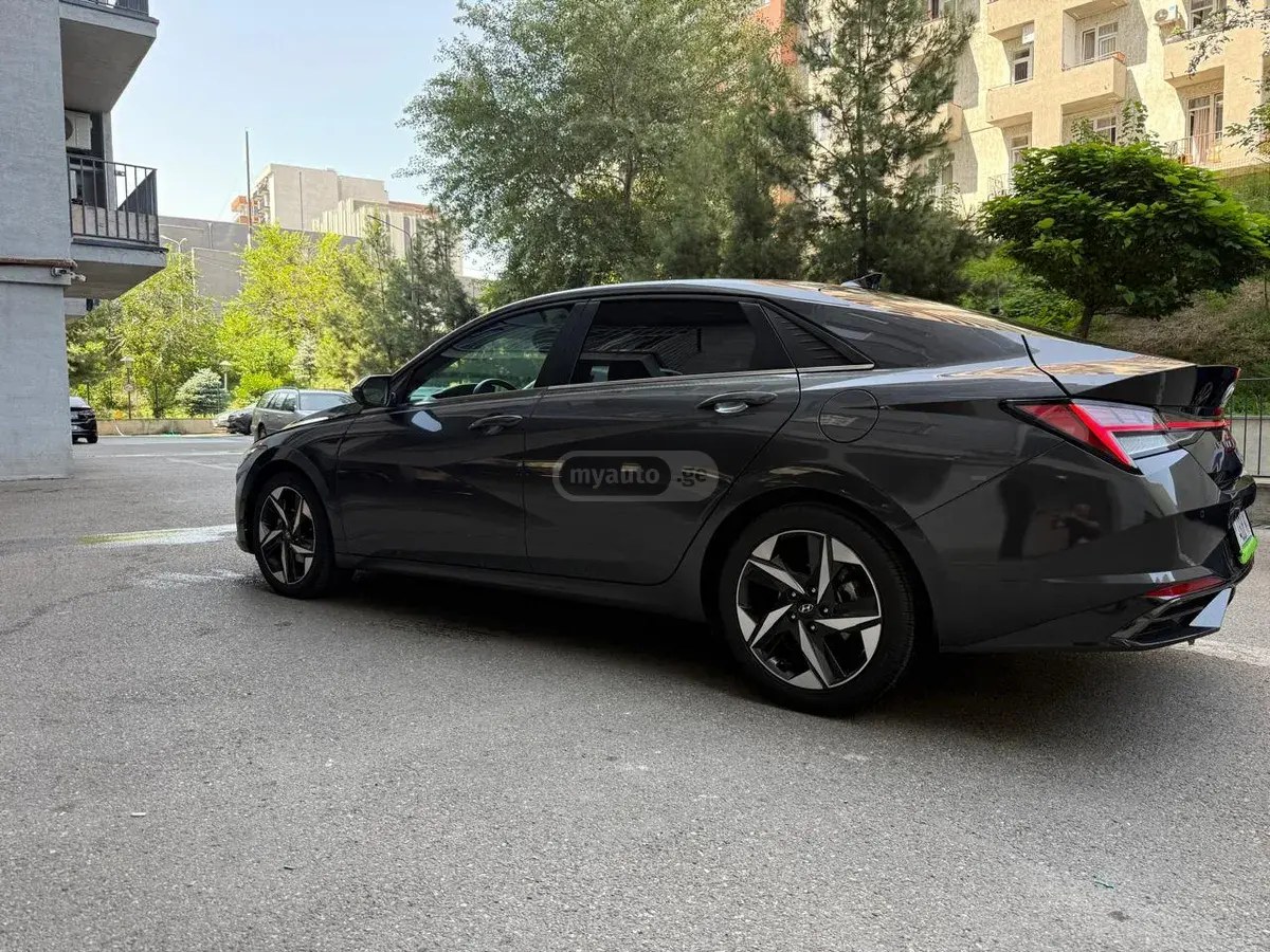 نمای دیگر هیوندای لیمیتد 4 در سدان CVT 2021