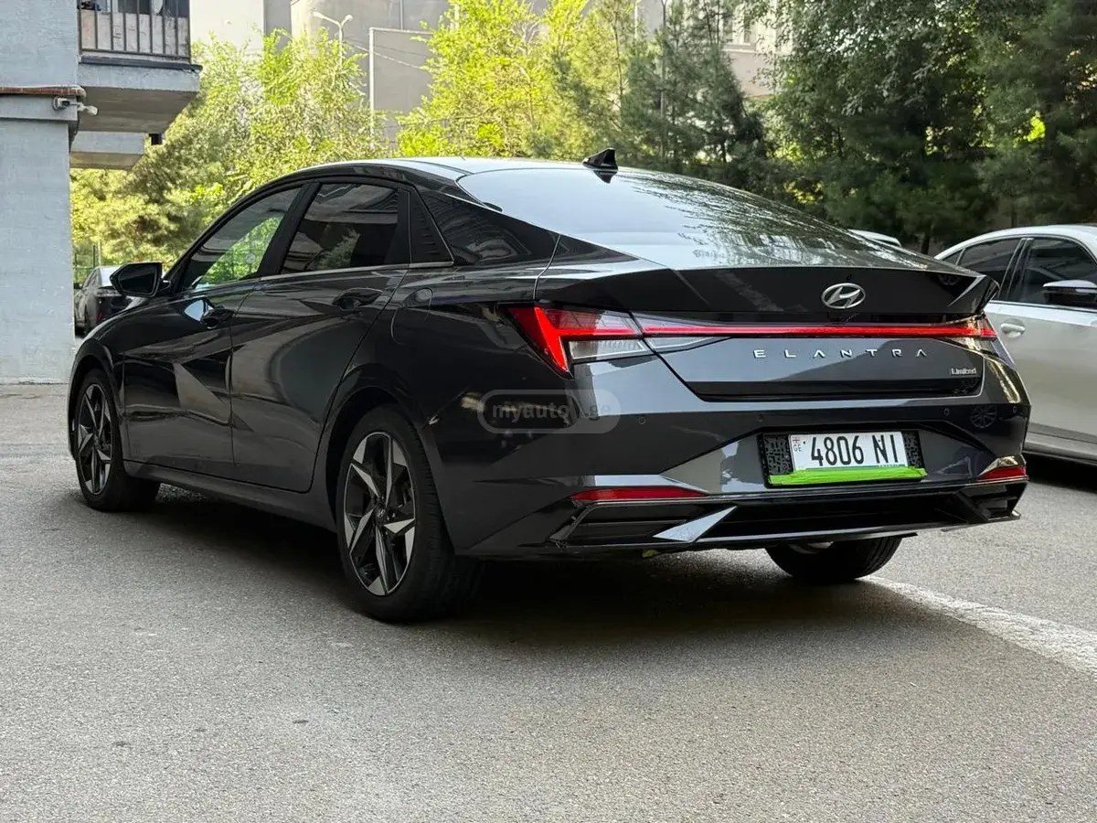 نمای دیگر هیوندای لیمیتد 4 در سدان CVT 2021