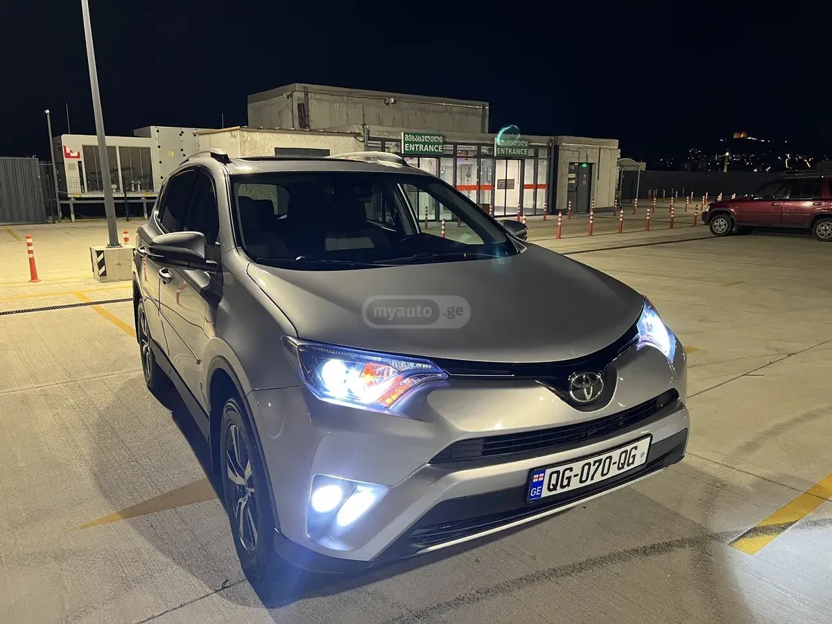 تویوتا XLE 4dr چهار چرخ محرک Automa 2017