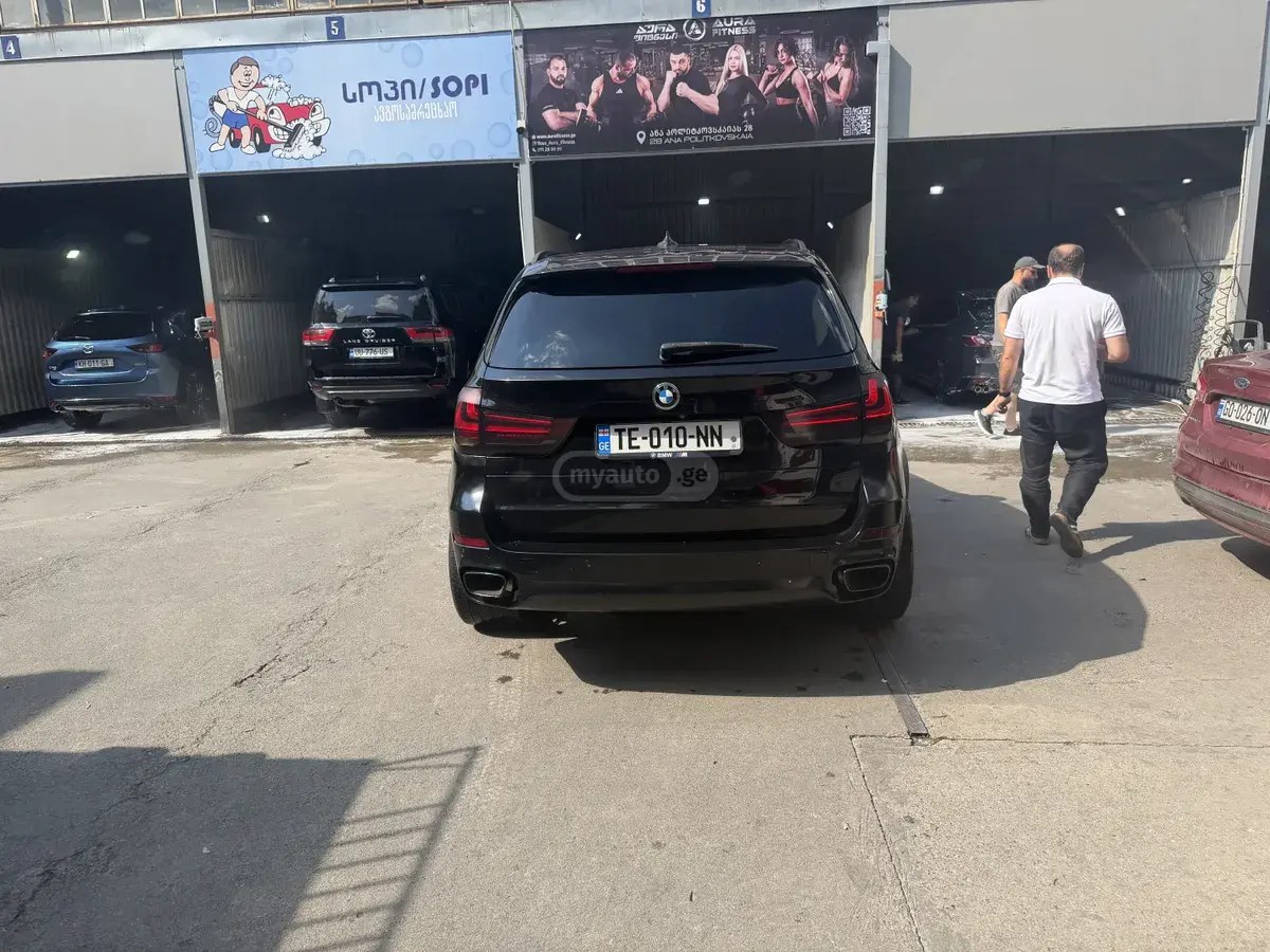 نمای دیگر بی ام و xDrive35i 4 در چهار چرخ محرک 2016