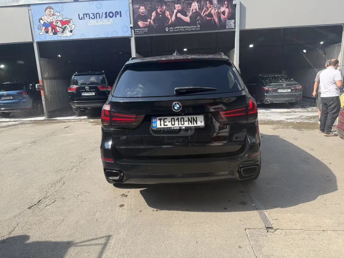 نمای دیگر بی ام و xDrive35i 4 در چهار چرخ محرک 2016