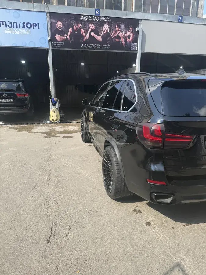 نمای دیگر بی ام و xDrive35i 4 در چهار چرخ محرک 2016