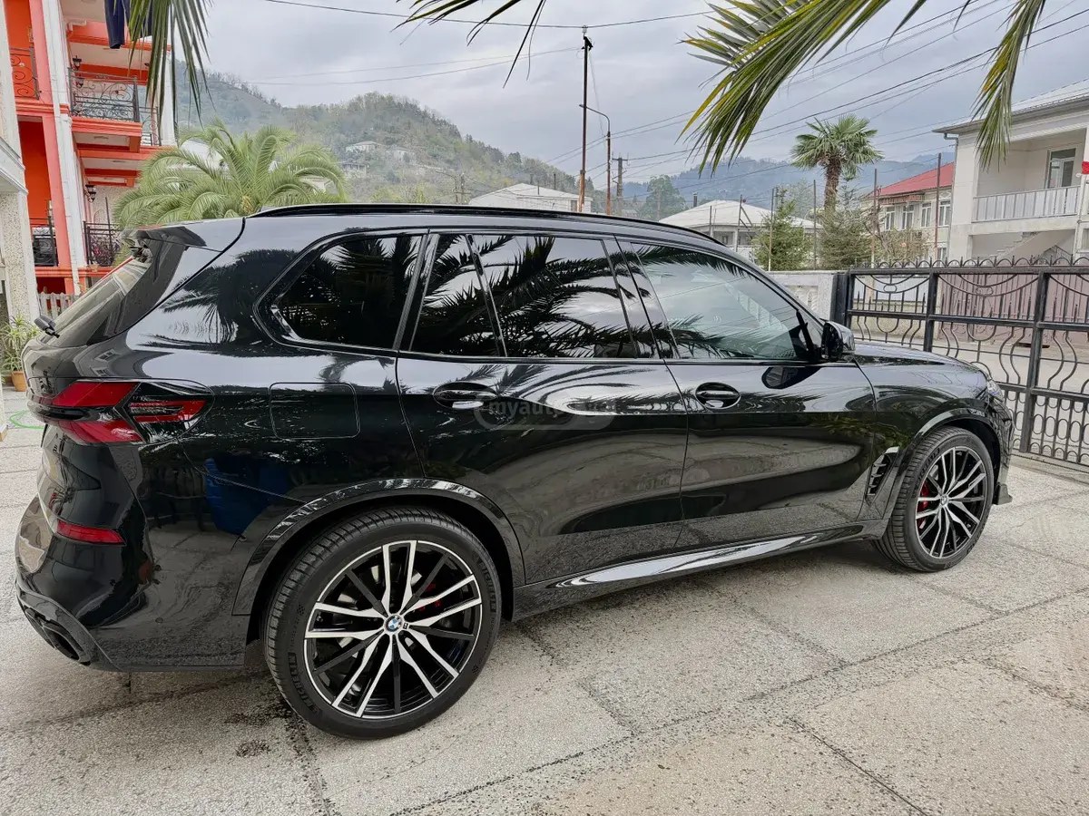 نمای دیگر بی ام و xDrive40i 4dr دیفرانسیل تمام 2023