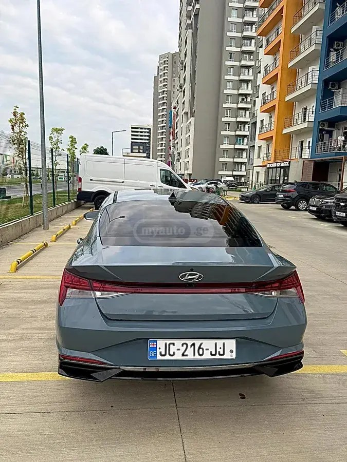 نمای دیگر هیوندای لیمیتد 4 در سدان CVT 2021