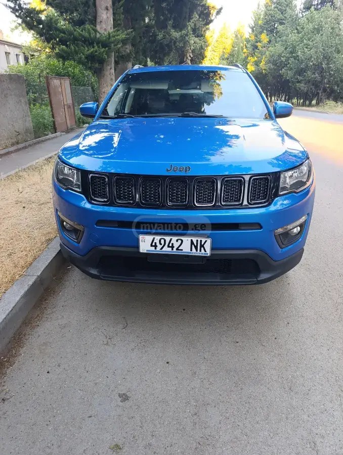 نمای دیگر جیپ لاتیتود 4dr 4x4 اتوماتیک 2021