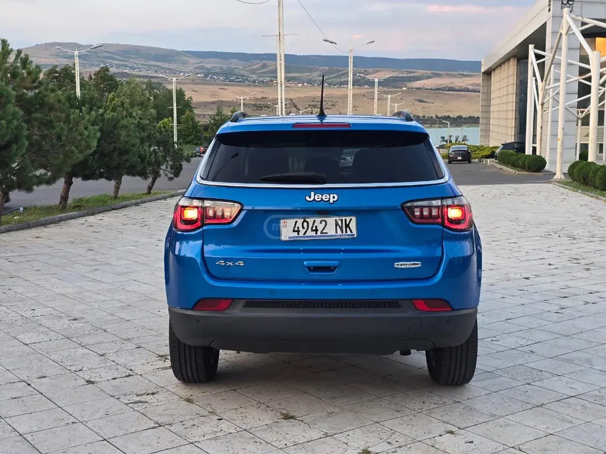 نمای دیگر جیپ لاتیتود 4dr 4x4 اتوماتیک 2021