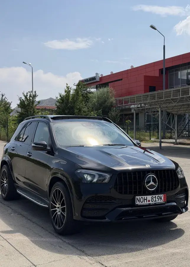 مرسدس بنز پایه GLE 580 4 در تمام چرخ محرک 2023