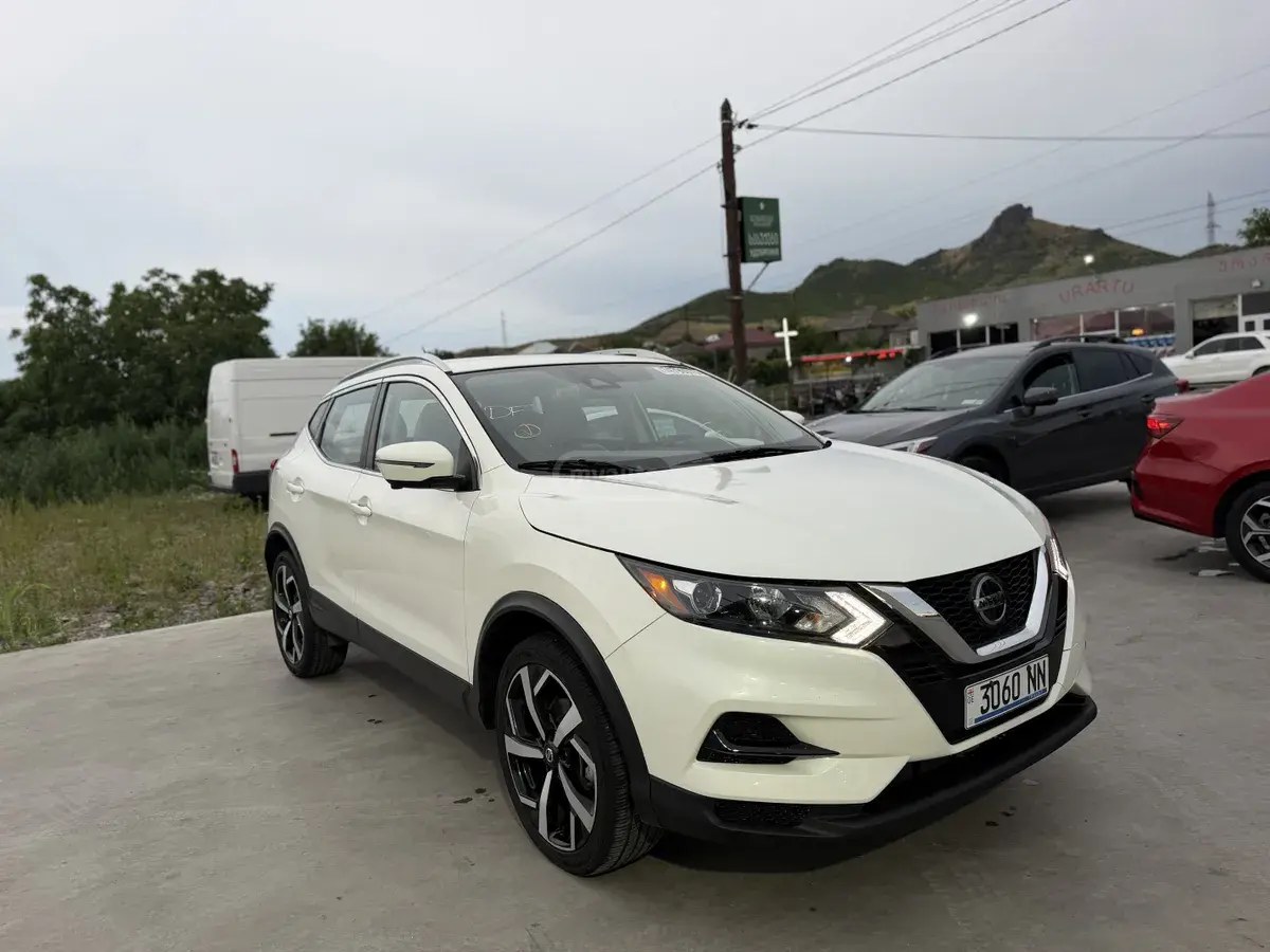 نیسان SL 4dr چهار چرخ محرک CVT 2022