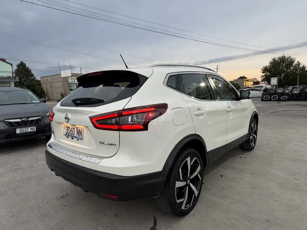 نمای دیگر نیسان SL 4dr چهار چرخ محرک CVT 2022