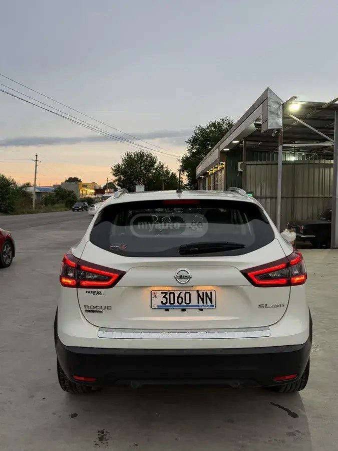 نمای دیگر نیسان SL 4dr چهار چرخ محرک CVT 2022
