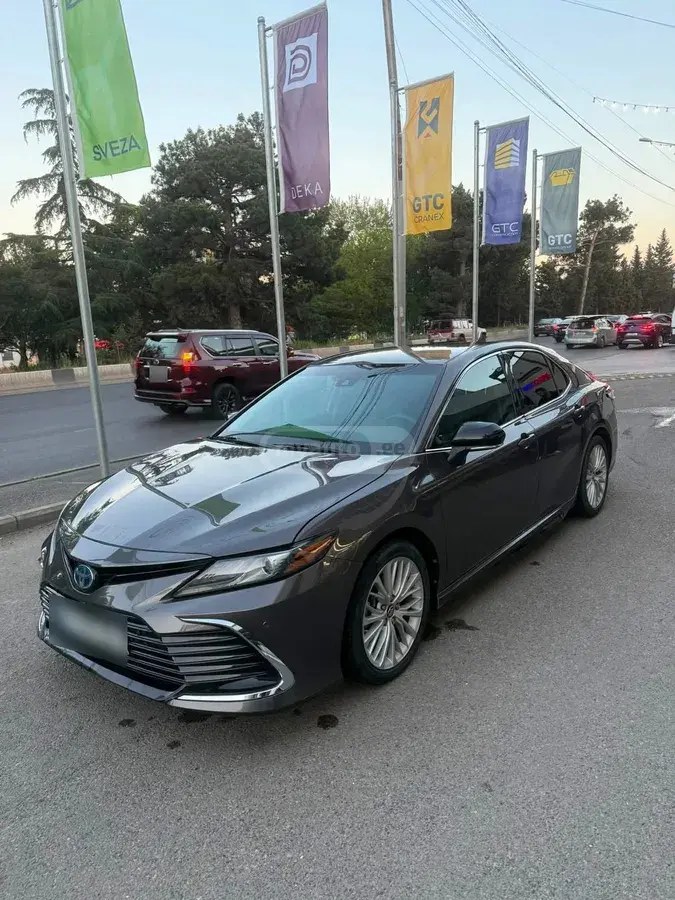 نمای دیگر تویوتا XLE 4dr سدان اتوماتیک 2018