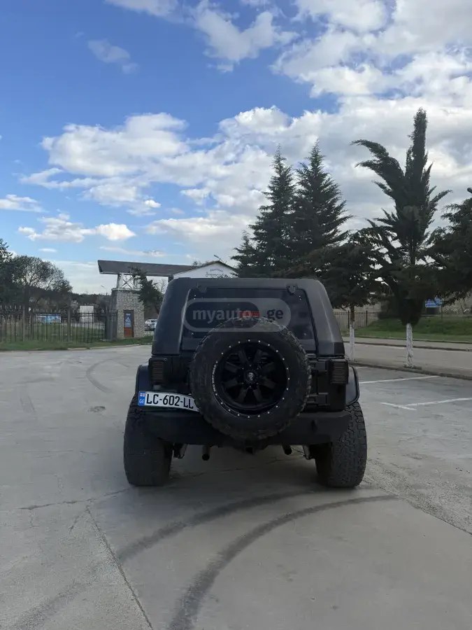 نمای دیگر جیپ ساهارا 4dr 4x4 2017