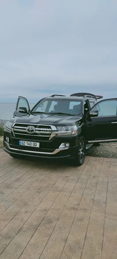 نمای دیگر تویوتا V8 4dr 4x4 اتوماتیک 2018