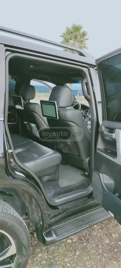 نمای دیگر تویوتا V8 4dr 4x4 اتوماتیک 2018