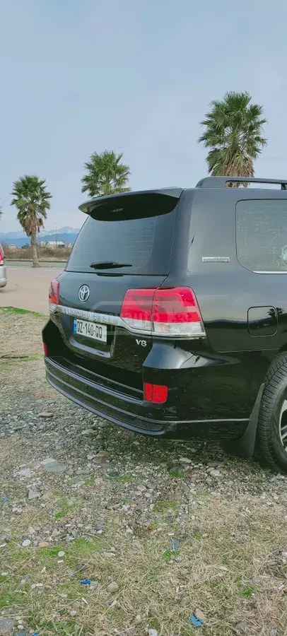 نمای دیگر تویوتا V8 4dr 4x4 اتوماتیک 2018