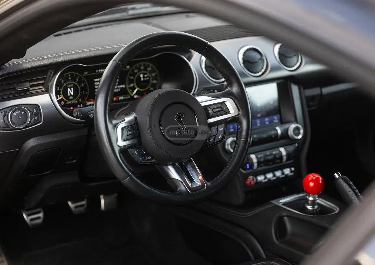 نمای دیگر فورد V8 GT 2022
