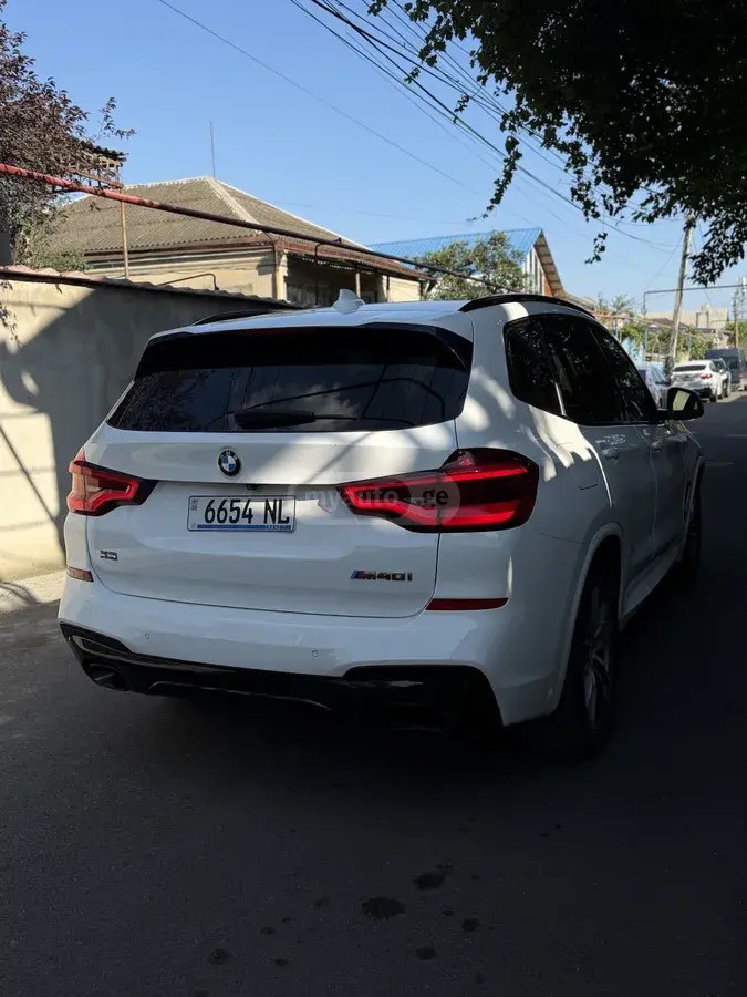 نمای دیگر بی ام و M40i 4dr تمام چرخ محرک اسپرت 2018