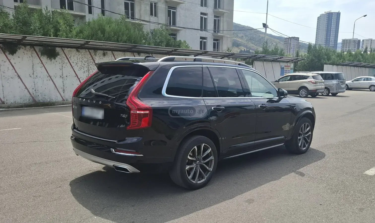 نمای دیگر ولوو مومنتوم T6 2018