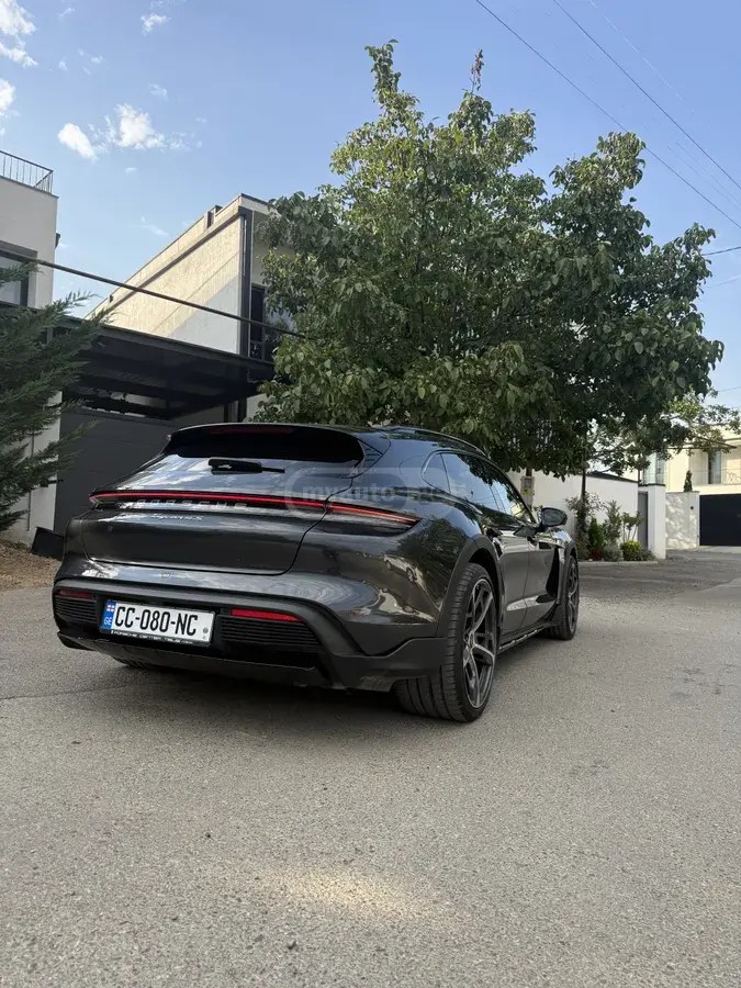 نمای دیگر پورشه 2023