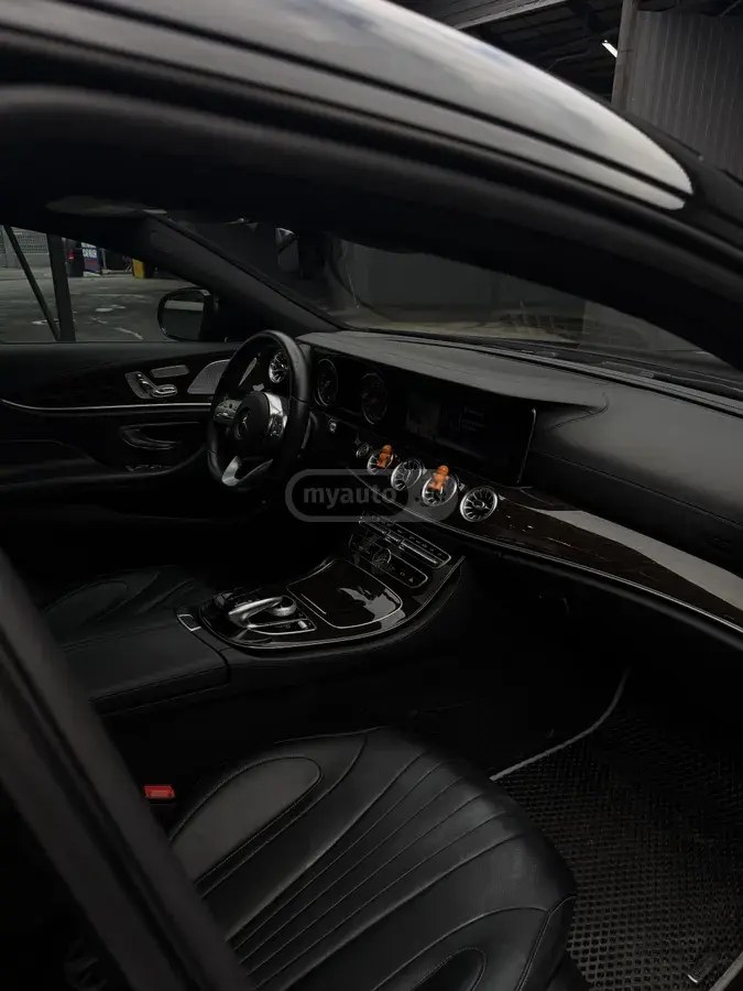 نمای دیگر مرسدس بنز بیس CLS 450 کوپه 4 در دیفرانسیل عقب 2019