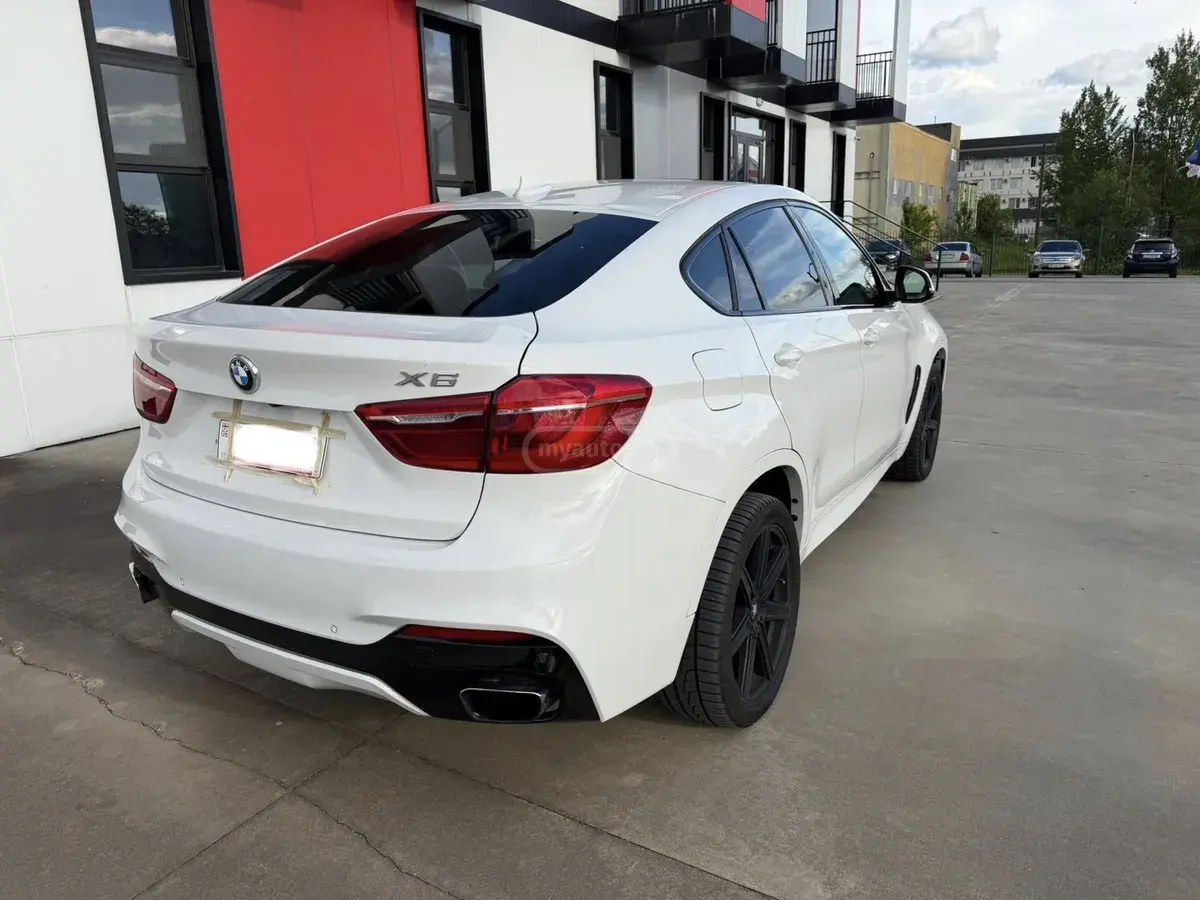 نمای دیگر بی ام و xDrive50i 4dr چهار چرخ محرک 2016