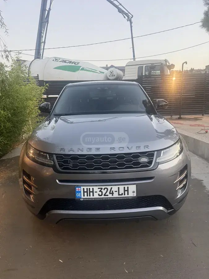 نمای دیگر لندروور R-Dynamic 2020
