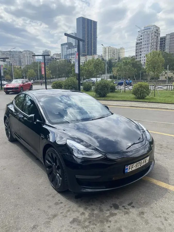 تسلا پرفورمنس 2021