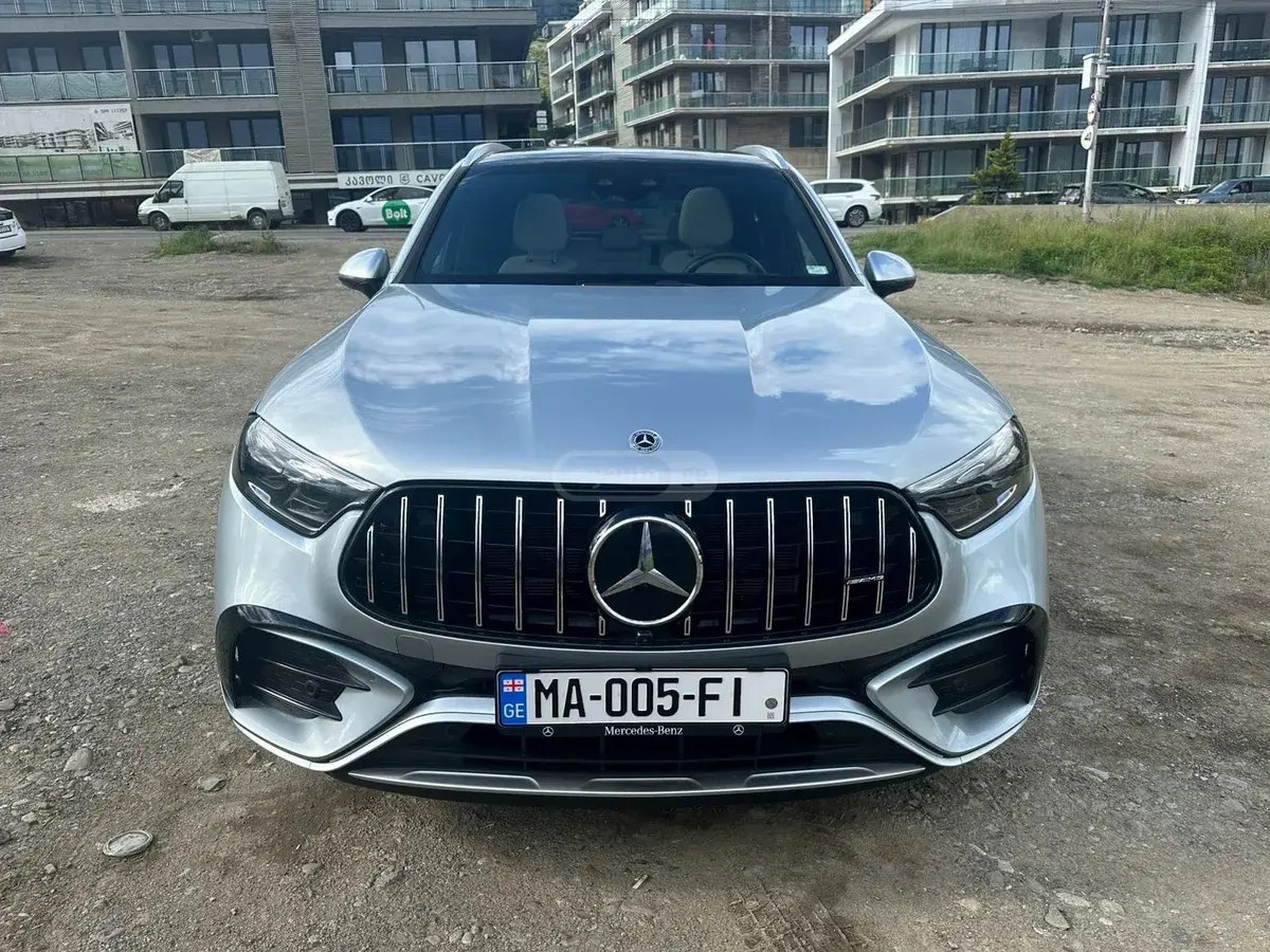 نمای دیگر مرسدس بنز AMG هیبرید ملایم 2025