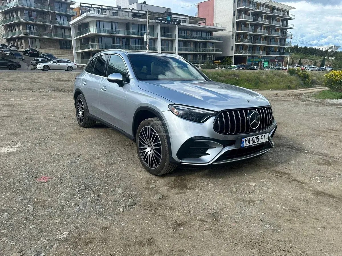 نمای دیگر مرسدس بنز AMG هیبرید ملایم 2025