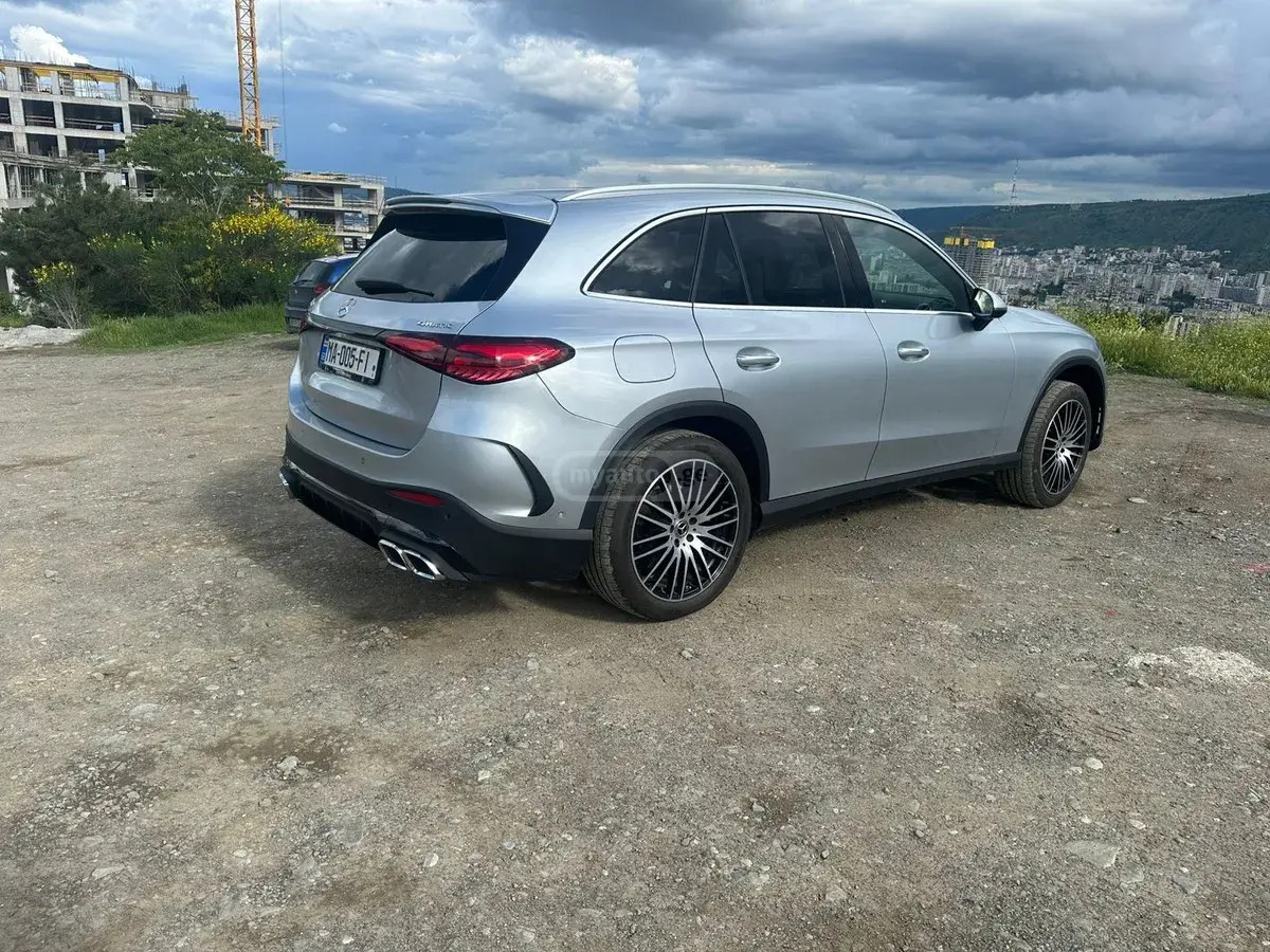نمای دیگر مرسدس بنز AMG هیبرید ملایم 2025