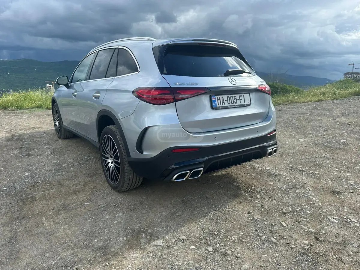 نمای دیگر مرسدس بنز AMG هیبرید ملایم 2025