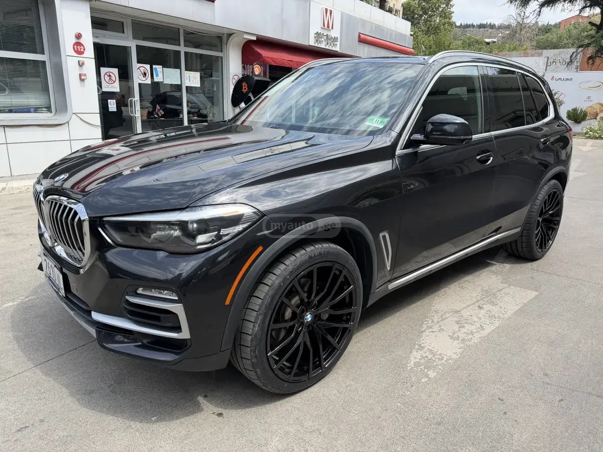 نمای دیگر بی ام و xDrive40i 4 در چهار چرخ محرک 2019