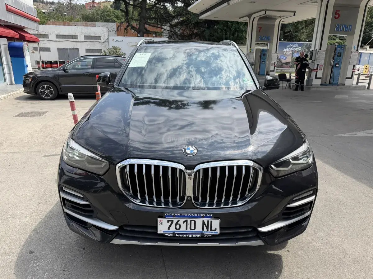 نمای دیگر بی ام و xDrive40i 4 در چهار چرخ محرک 2019