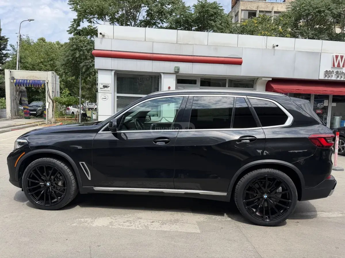 نمای دیگر بی ام و xDrive40i 4 در چهار چرخ محرک 2019